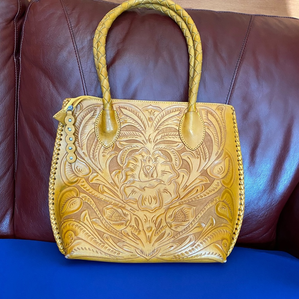 Gorgeous Alejandro Yeo Golden Yellow Tool Leather Handbag